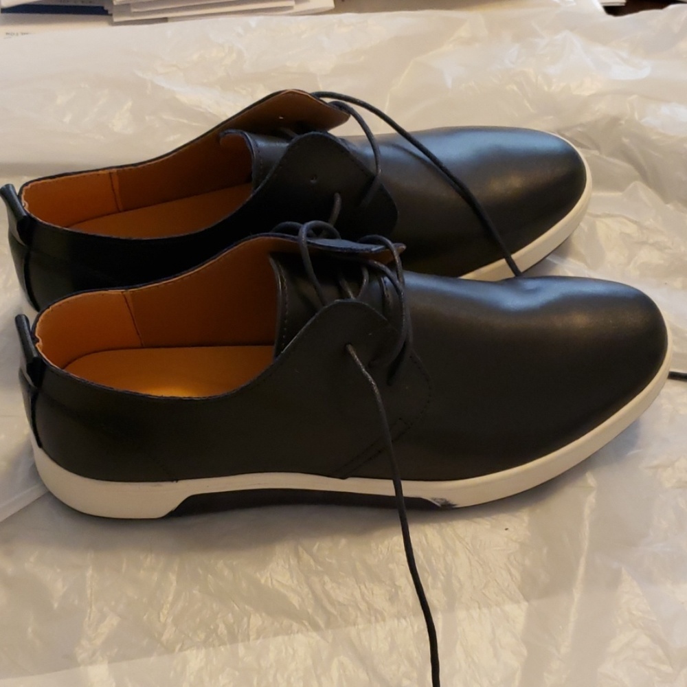 MEN'S SHOES - Picture 2 of 3